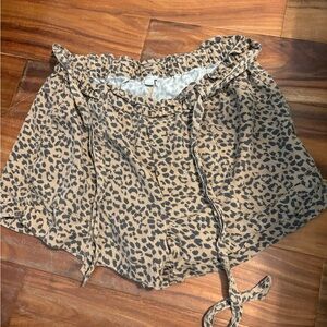Aerie‎ Tan and Black Animal Print Shorts size large 0209